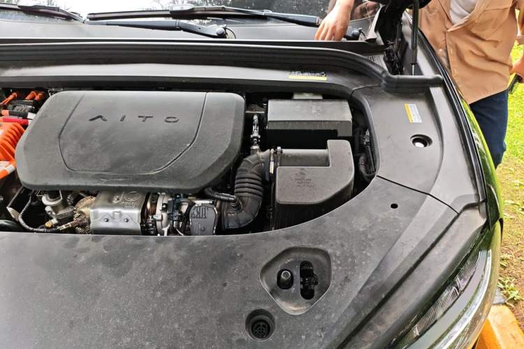 Used Hima AITO M9 2024 Range-Extended Ultra Version 52 kWh 6-Seater Model Engine Bay Left