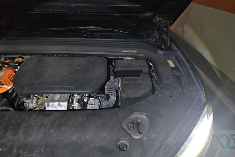 Used Hima AITO M9 2024 Range-Extended Ultra Version 52 kWh 5-Seater Model Engine Bay Left