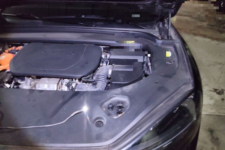 Used Hima AITO M9 2024 Range-Extended Ultra Version 52 kWh 6-Seater Model Engine Bay Left