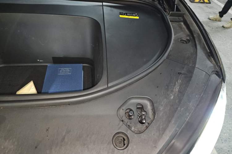 Used Hima AITO M9 2024 All-Electric Ultra Version 100 kWh 6-Seater Model Engine Bay Left