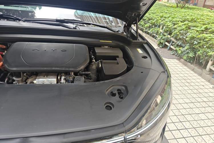 Used Hima AITO M9 2024 Range-Extended Ultra Version 52 kWh 6-Seater Model Engine Bay Left
