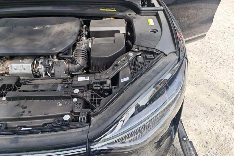 Used Hima AITO M9 2024 Range-Extended Ultra Version 42 kWh 6-Seater Model Engine Bay Left