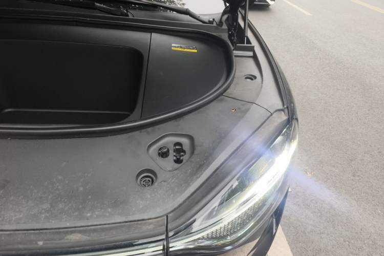 Used Hima AITO M9 2024 All-Electric Ultra Version 100 kWh 6-Seater Model Engine Bay Left
