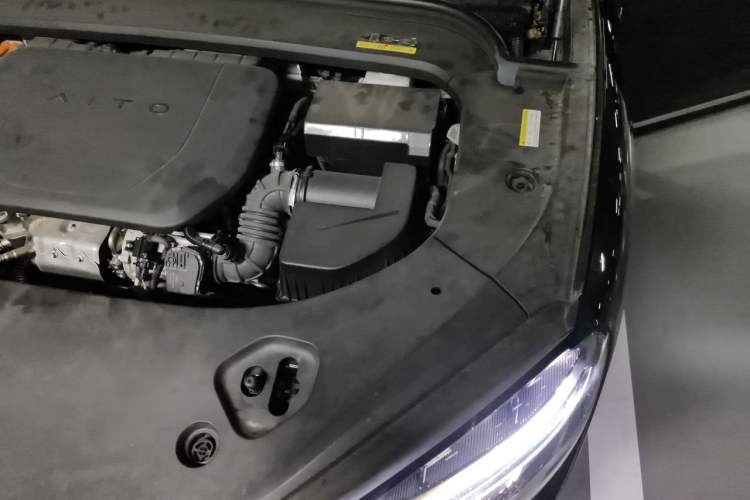 Used Hima AITO M9 2024 Range-Extended Ultra Version 42 kWh 6-Seater Model Engine Bay Left