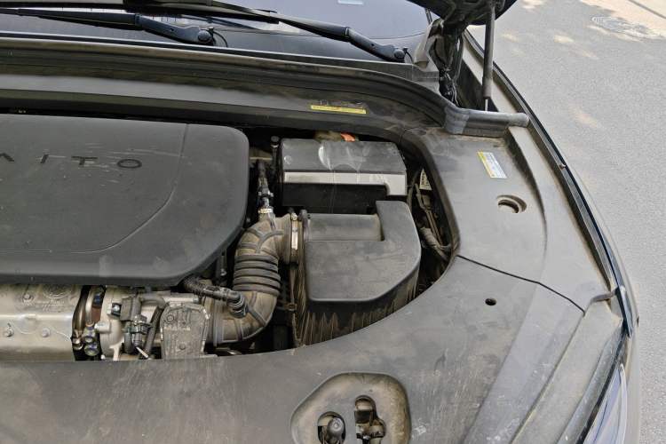 Used Hima AITO M9 2024 Range-Extended Ultra Version 42 kWh 6-Seater Model Engine Bay Left