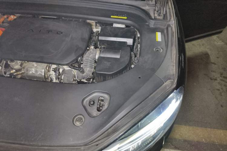 Used Hima AITO M9 2024 Range-Extended Ultra Version 52 kWh 6-Seater Model Engine Bay Left