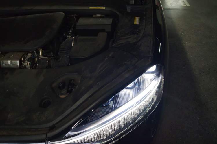 Used Hima AITO M9 2024 Range-Extended Ultra Version 52 kWh 5-Seater Model Engine Bay Left