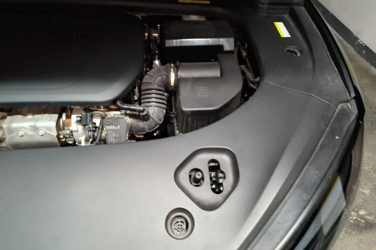 Used Hima AITO M9 2024 Range-Extended Ultra Version 42 kWh 6-Seater Model Engine Bay Left