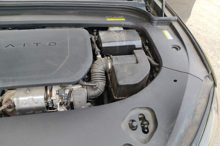 Used Hima AITO M9 2024 Range-Extended Ultra Version 42 kWh 6-Seater Model Engine Bay Left