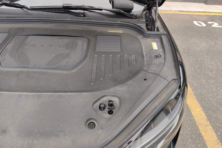 Used Hima AITO M9 2024 Range-Extended Ultra Version 52 kWh 5-Seater Model Engine Bay Left