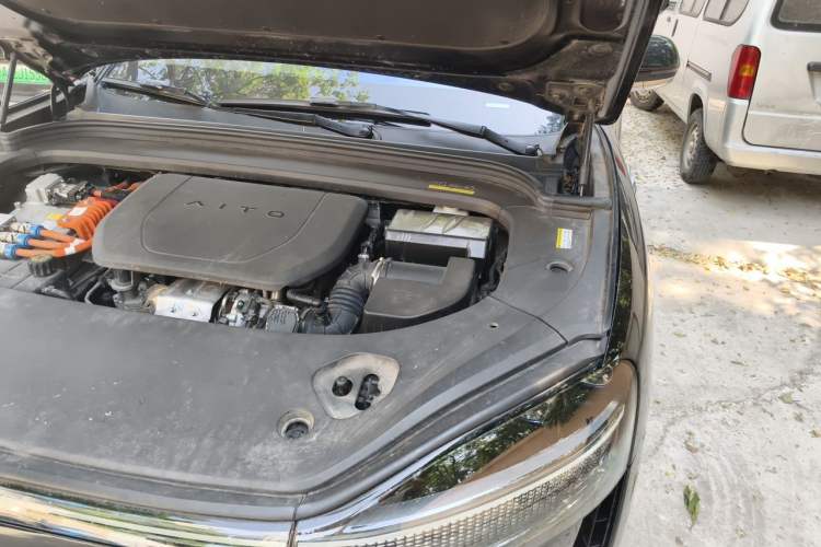 Used Hima AITO M9 2024 Range-Extended Ultra Version 42 kWh 6-Seater Model Engine Bay Left