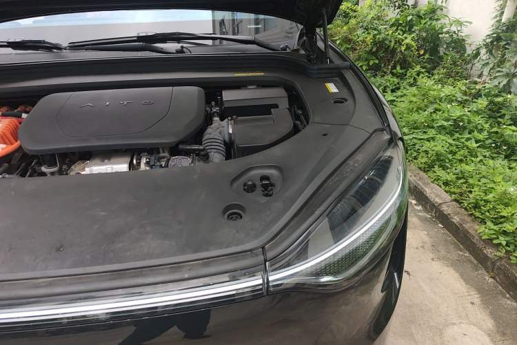 Used Hima AITO M9 2024 Range-Extended Ultra Version 52 kWh 6-Seater Model Engine Bay Left