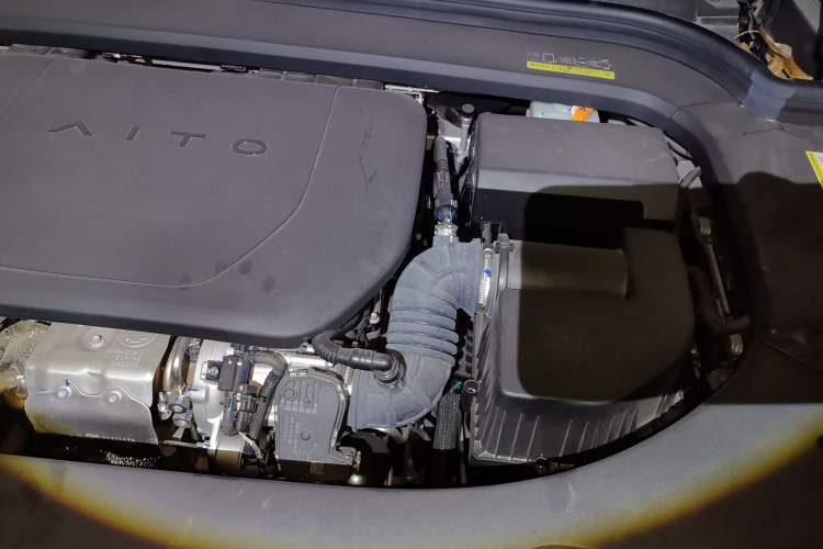 Used Hima AITO M9 2024 Range-Extended Ultra Version 52 kWh 6-Seater Model Engine Bay Left
