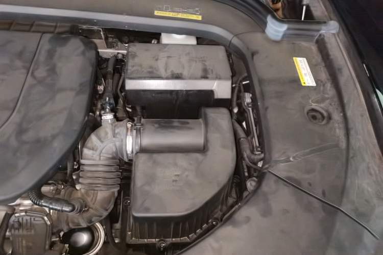 Used Hima AITO M9 2024 Range-Extended Ultra Version 42 kWh 6-Seater Model Engine Bay Left