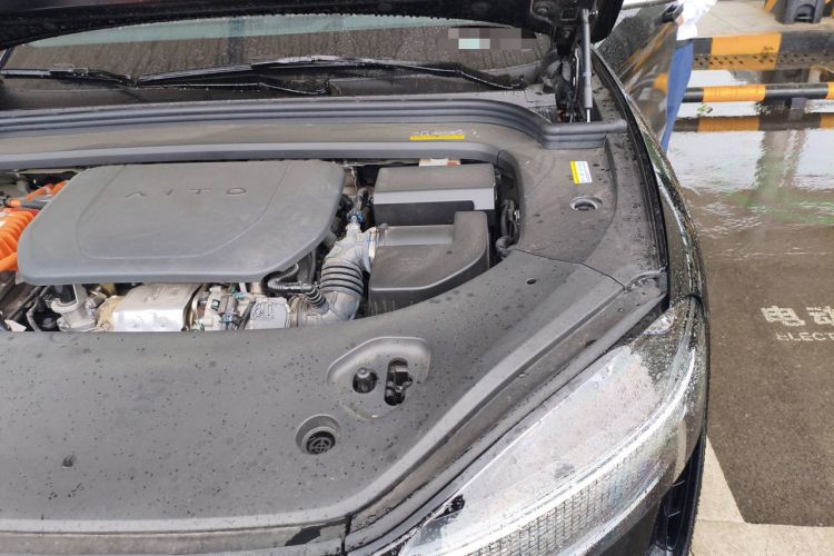 Used Hima AITO M9 2024 Range-Extended Ultra Version 52 kWh 6-Seater Model Engine Bay Left