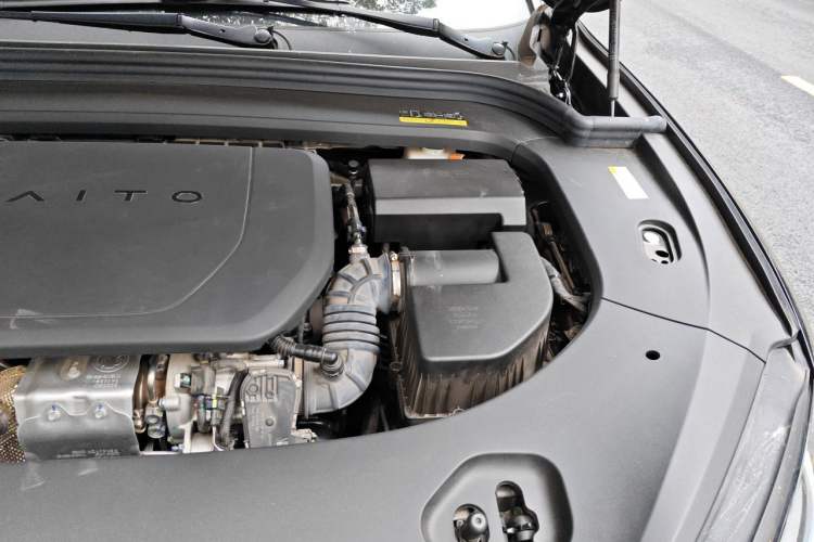 Used Hima AITO M9 2024 Range-Extended Ultra Version 52 kWh 6-Seater Model Engine Bay Left
