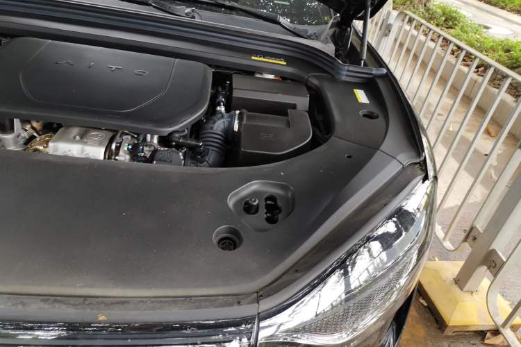 Used Hima AITO M9 2024 Range-Extended Ultra Version 52 kWh 5-Seater Model Engine Bay Left