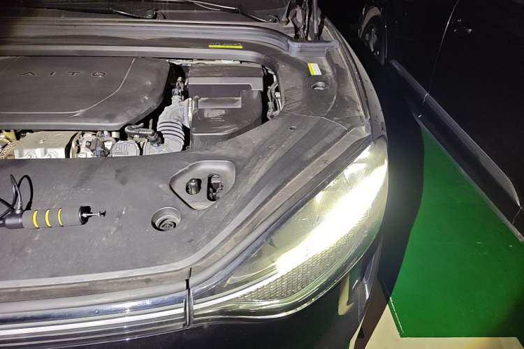 Used Hima AITO M9 2024 Range-Extended Ultra Version 52 kWh 6-Seater Model Engine Bay Left