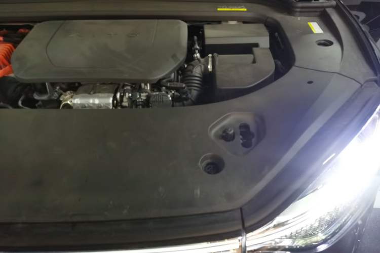 Used Hima AITO M9 2024 Range-Extended Ultra Version 52 kWh 5-Seater Model Engine Bay Left