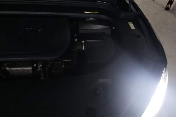 Used Hima AITO M9 2024 Range-Extended Ultra Version 52 kWh 6-Seater Model Engine Bay Left