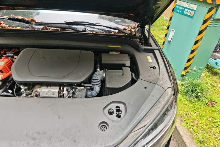 Used Hima AITO M9 2024 Range-Extended Ultra Version 52 kWh 6-Seater Model Engine Bay Left