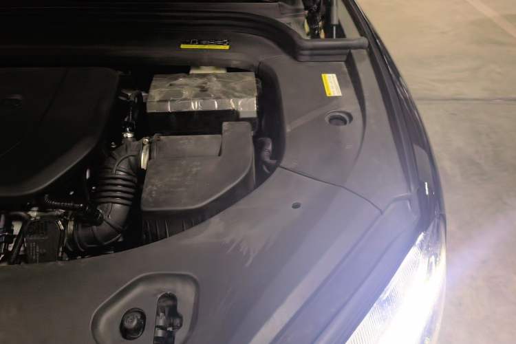 Used Hima AITO M9 2024 Range-Extended Ultra Version 52 kWh 6-Seater Model Engine Bay Left