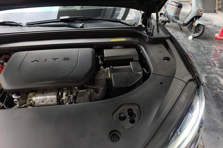 Used Hima AITO M9 2024 Range-Extended Ultra Version 42 kWh 6-Seater Model Engine Bay Left