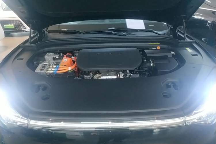 Used Hima AITO M9 2024 Range-Extended Ultra Version 52 kWh 5-Seater Model Engine Bay