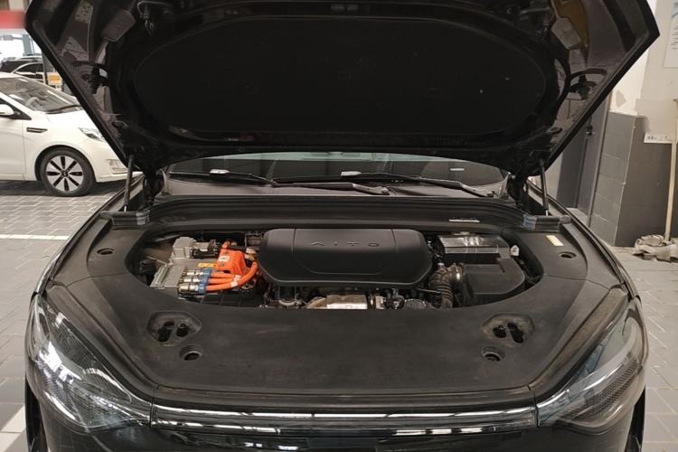 Used Hima AITO M9 2024 Range-Extended Ultra Version 42 kWh 6-Seater Model Engine Bay