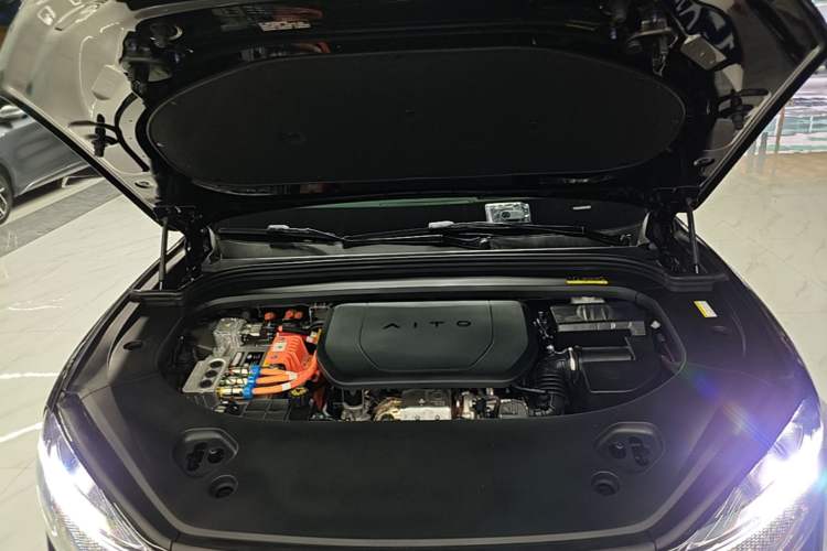 Used Hima AITO M9 2024 Range-Extended Ultra Version 42 kWh 6-Seater Model Engine Bay