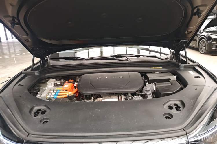 Used Hima AITO M9 2024 Range-Extended Ultra Version 42 kWh 6-Seater Model Engine Bay