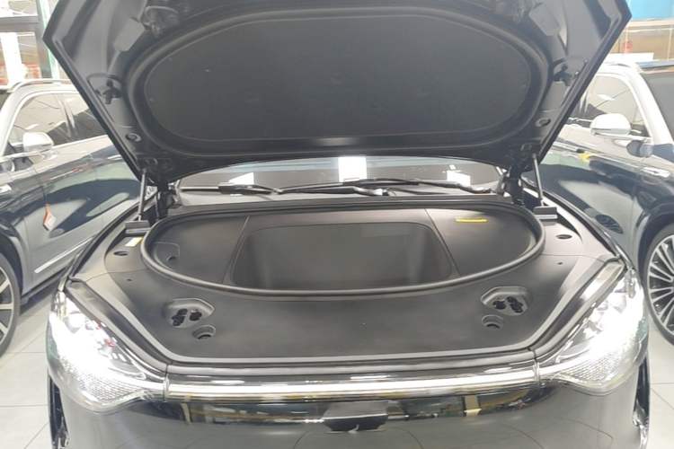 Used Hima AITO M9 2024 All-Electric Ultra Version 100 kWh 6-Seater Model Engine Bay