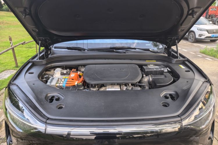 Used Hima AITO M9 2024 Range-Extended Ultra Version 52 kWh 6-Seater Model Engine Bay