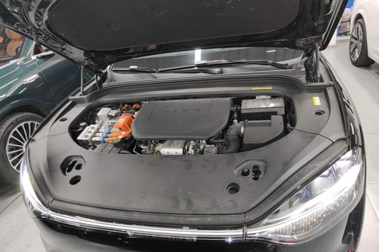 Used Hima AITO M9 2024 Range-Extended Ultra Version 42 kWh 6-Seater Model Engine Bay
