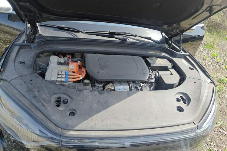 Used Hima AITO M9 2024 Range-Extended Ultra Version 42 kWh 6-Seater Model Engine Bay