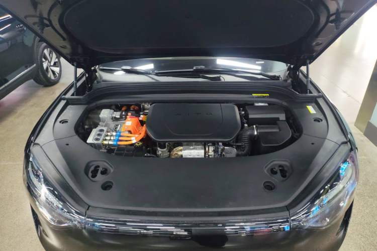 Used Hima AITO M9 2024 Range-Extended Ultra Version 52 kWh 5-Seater Model Engine Bay