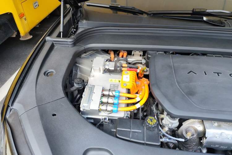 Used Hima AITO M9 2024 Range-Extended Ultra Version 42 kWh 6-Seater Model Engine Bay Right