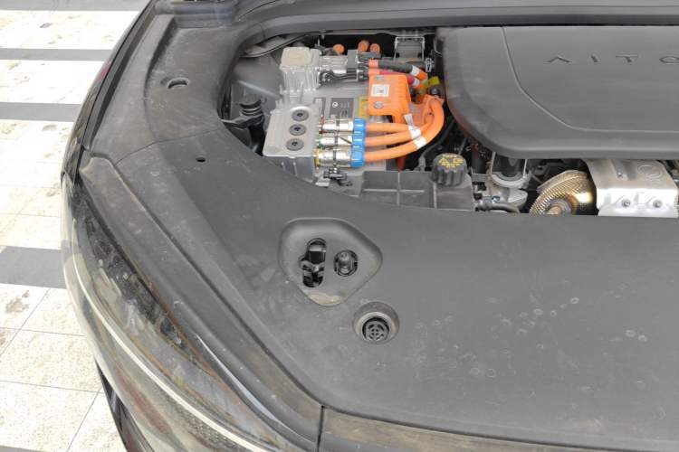 Used Hima AITO M9 2024 Range-Extended Ultra Version 52 kWh 5-Seater Model Engine Bay Right