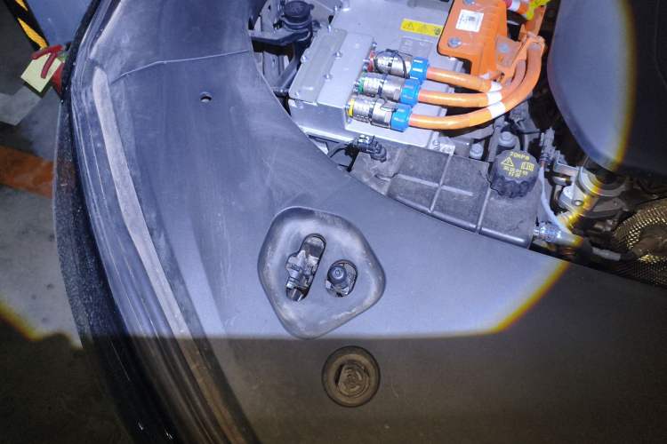 Used Hima AITO M9 2024 Range-Extended Ultra Version 42 kWh 6-Seater Model Engine Bay Right