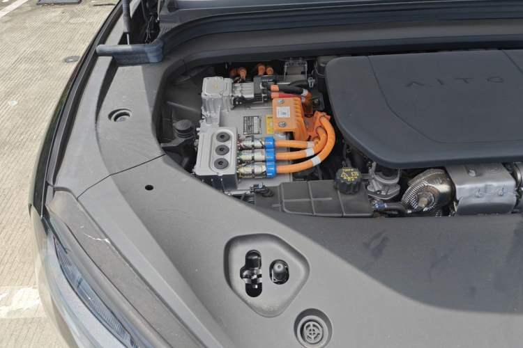 Used Hima AITO M9 2024 Range-Extended Ultra Version 42 kWh 6-Seater Model Engine Bay Right