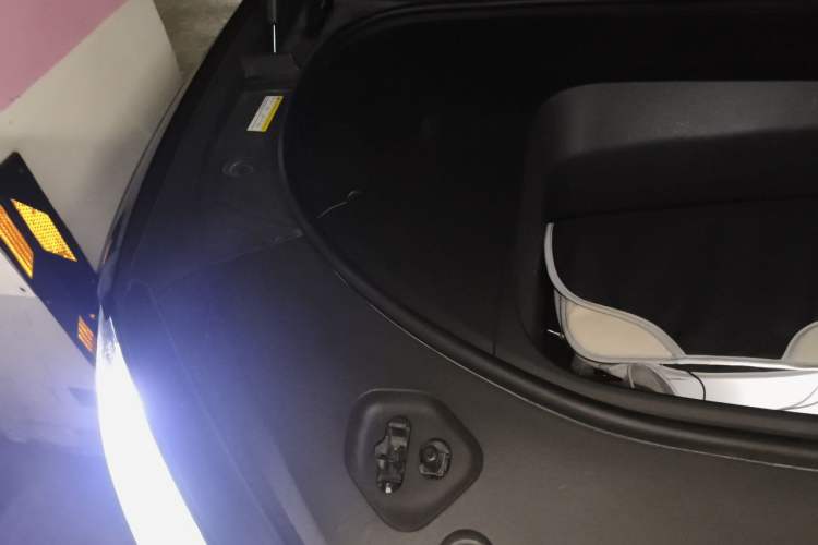 Used Hima AITO M9 2024 All-Electric Ultra Version 100 kWh 6-Seater Model Engine Bay Right