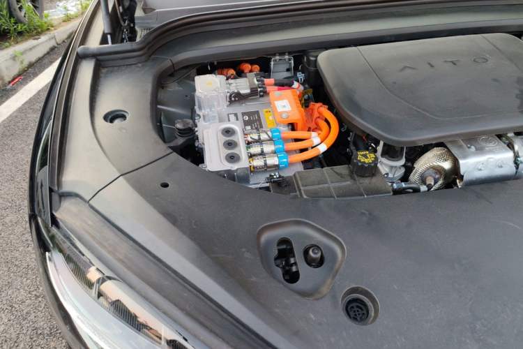 Used Hima AITO M9 2024 Range-Extended Ultra Version 52 kWh 5-Seater Model Engine Bay Right