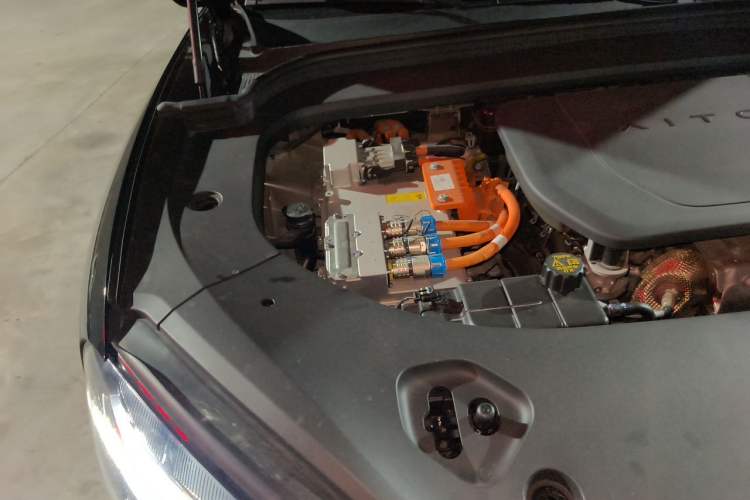 Used Hima AITO M9 2024 Range-Extended Ultra Version 42 kWh 6-Seater Model Engine Bay Right