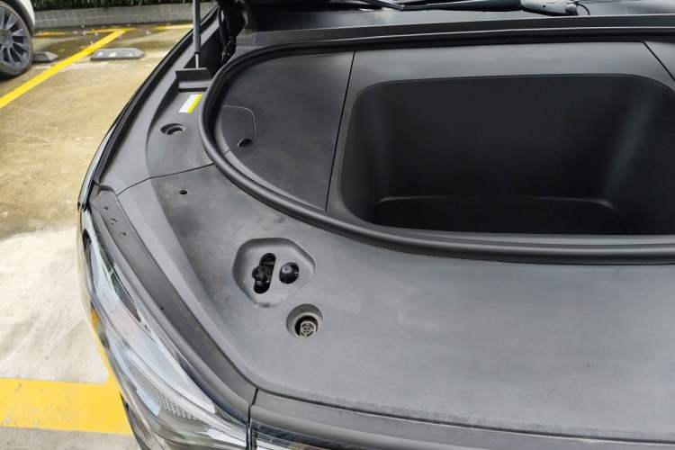 Used Hima AITO M9 2024 All-Electric Ultra Version 100 kWh 6-Seater Model Engine Bay Right