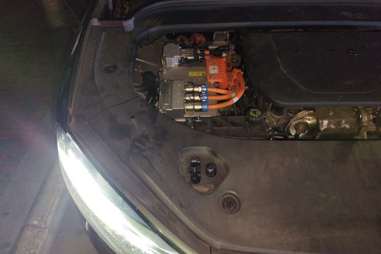 Used Hima AITO M9 2024 Range-Extended Ultra Version 52 kWh 6-Seater Model Engine Bay Right