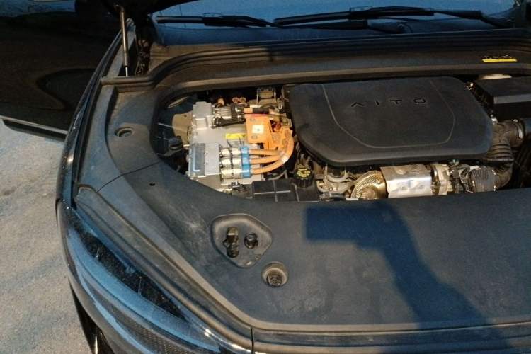 Used Hima AITO M9 2024 Range-Extended Ultra Version 42 kWh 6-Seater Model Engine Bay Right