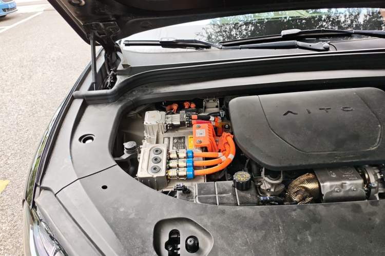 Used Hima AITO M9 2024 Range-Extended Ultra Version 52 kWh 6-Seater Model Engine Bay Right