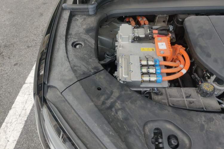 Used Hima AITO M9 2024 Range-Extended Ultra Version 52 kWh 6-Seater Model Engine Bay Right