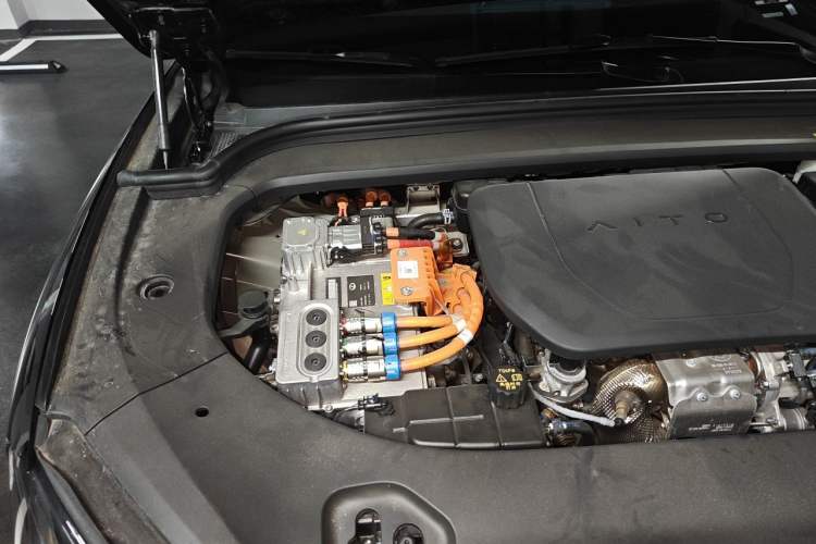 Used Hima AITO M9 2024 Range-Extended Ultra Version 52 kWh 5-Seater Model Engine Bay Right