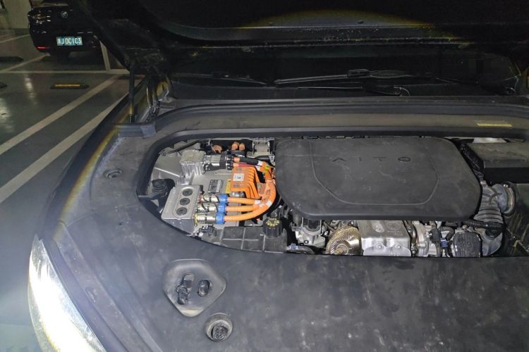 Used Hima AITO M9 2024 Range-Extended Ultra Version 52 kWh 5-Seater Model Engine Bay Right